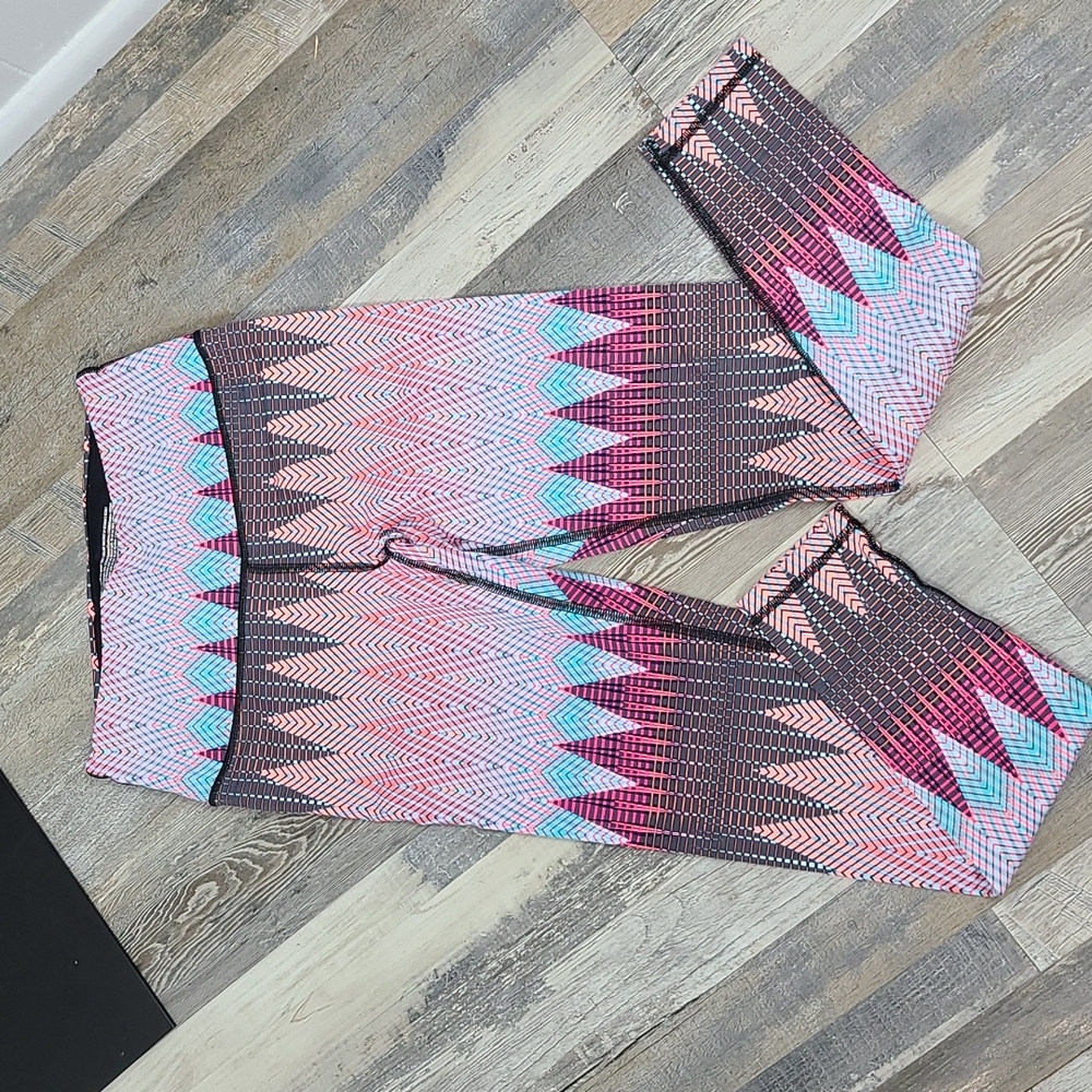 Victoria's Secret VSX Sport Knockout Tight - Geometric 7/8 Leggings - Picture 6 of 8